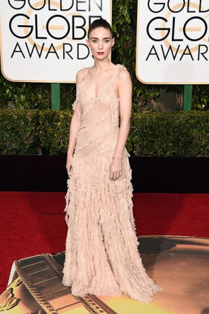 Among the worst dressed actresses, Rooney Mara reigned supreme in a salmon dress that washed out her skin tone. 